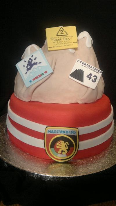 Mountain and Ultra trail cake - Cake by Karin Ganassi