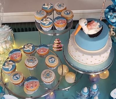 Babyshower cake and cupcakes - Cake by Pluympjescake