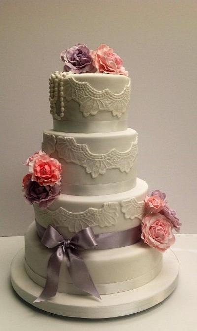 Pearls and Roses - Cake by mairin