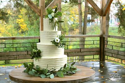 Swiss meringue - wedding cake - Cake by Lorna