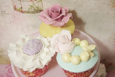 Romantic Cupcakes - Cake by Roser Velazquez
