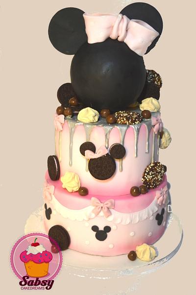 mini mouse drip cake and cupcakes - Cake by Sabsy Cake Dreams 