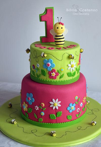 Sweet little bee - Cake by Silvia Costanzo
