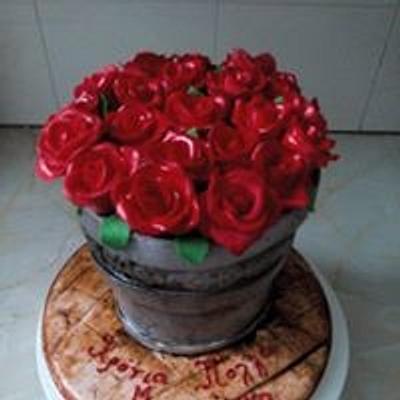Roses cake - Cake by Miavour's Bees Custom Cakes