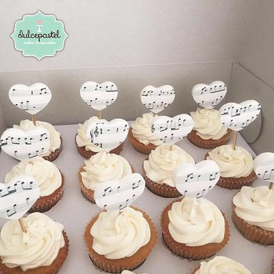 Musical Cupcakes - Cake by Dulcepastel.com