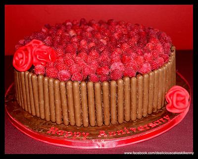 Chocolate and raspberries. - Cake by Deelicious Cakes