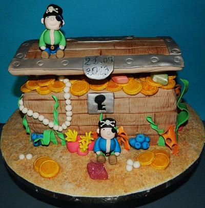 Treasure chest - Cake by Margeaux  Gough