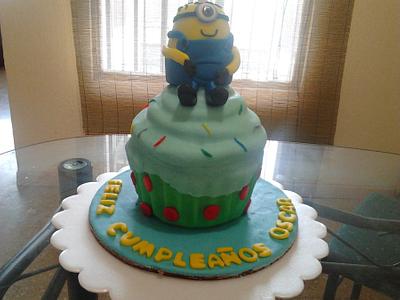 giant minion cup cake - Cake by lelo