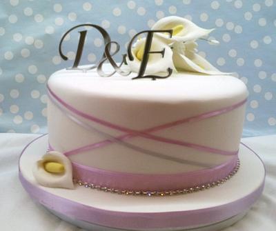 Calla Lily Wedding Cake - Cake by Roberta 