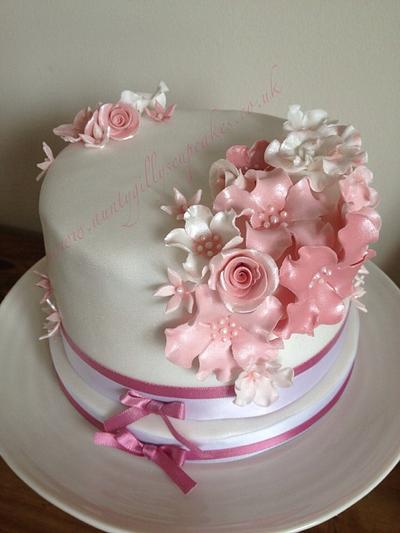 Pink birthday cake - Cake by Gill Earle