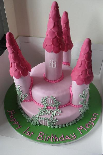 Castle birthday cake - Cake by David Mason