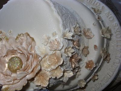 Lace & gold - Cake by cupcake67