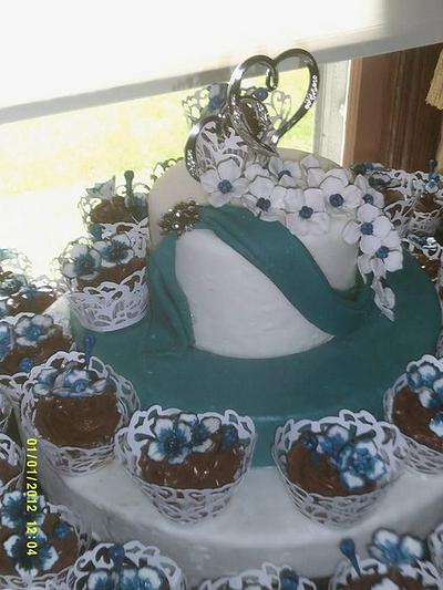 Hydrangea Flowers Cupcakes - Cake by Laura 