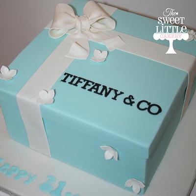 Tiffany & Co gift box - Cake by thesweetlittlecakery