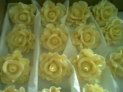               Spring Yellow Rose's - Cake by robier