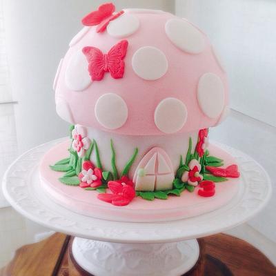 Luisa's Birthday cake - Cake by Cláudia Oliveira