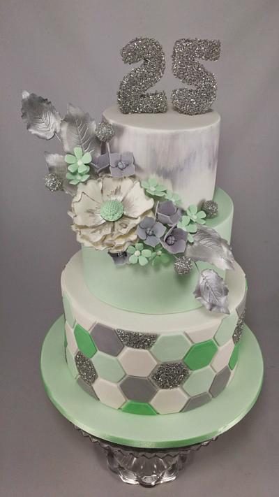 Peppermint Beauty - Cake by Lisa-Jane Fudge