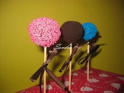 my first cake pops - Cake by Cale Studio Sandra