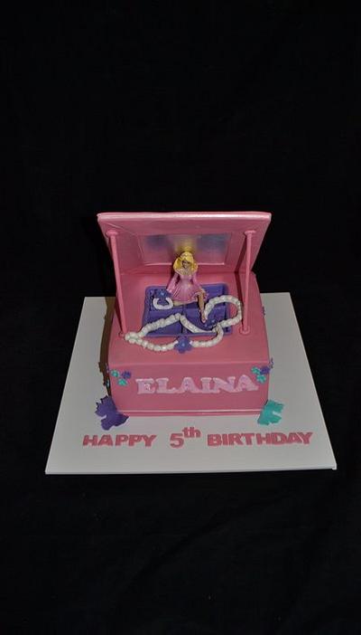 jewellery box - Cake by Sue Ghabach