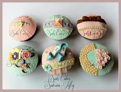 Vintage style cupcakes - Cake by SabzCakes