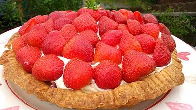 Mile High Strawberry Pie - Cake by Doro