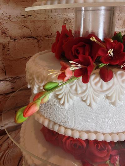 Red and White Wedding cake - Cake by wendyslesvig