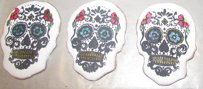 Sugar cookie skulls  - Cake by Laura 