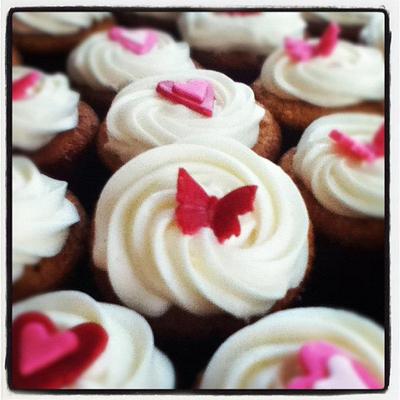 butterfly and heart cupcakes - Cake by Joy Jarriel