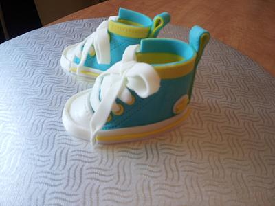 converse topper  - Cake by Landy's CAKES