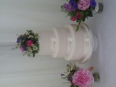 simple country wedding - Cake by cupcakecarousel