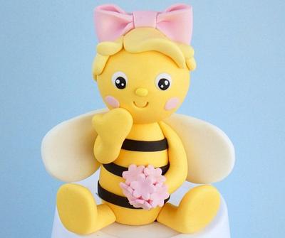 Fondant Bee cake topper - Cake by Alex