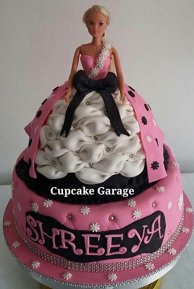 Doll Cake - Cake by CupCake Garage