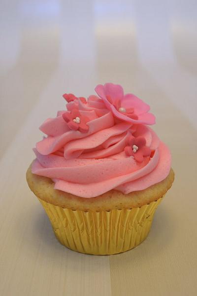 Valentine's Day Cupcakes - Cake by Hello, Sugar!