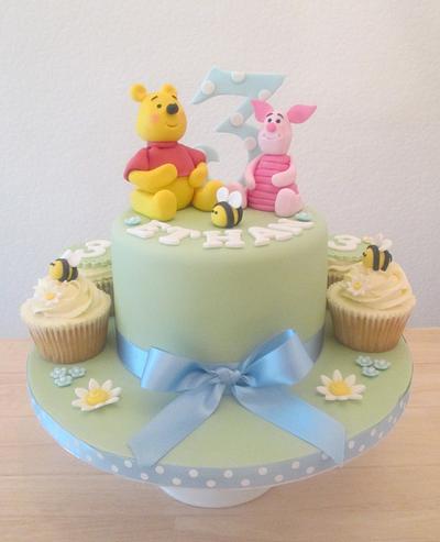 Winnie The Pooh - Cake by The Buttercream Pantry