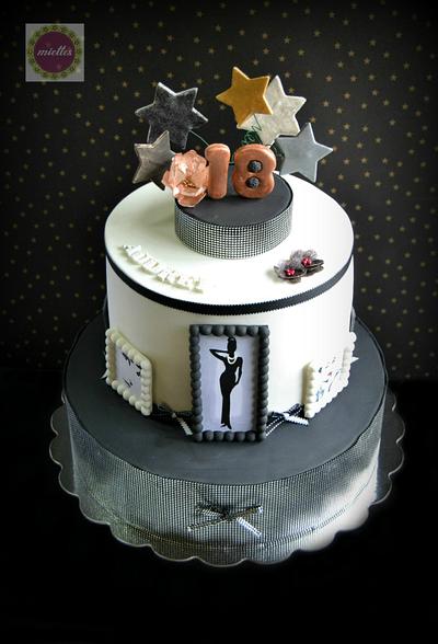 Audrey Hepburn-inspired 18th birthday celebration - Cake by miettes