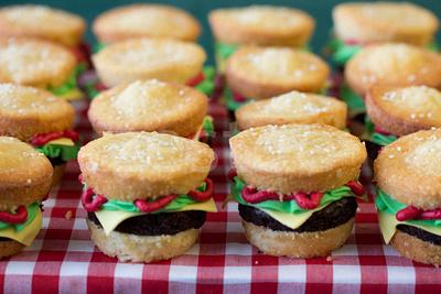 Burger Cupcakes - Cake by Rachel