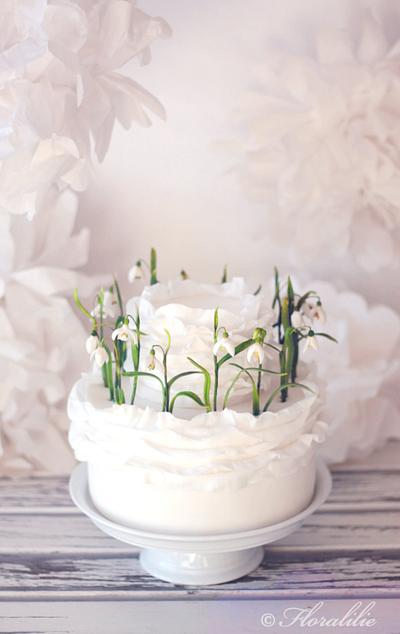 Small Snowdrops Wedding Cake - Cake by Floralilie
