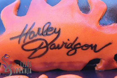 Harley Davidson Petrol Tank - Cake by Lilas e Laranja (by Teresa de Gruyter)
