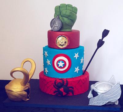 Avengers - Cake by Jenn Szebeledy  ( Cakeartbyjenn_ )
