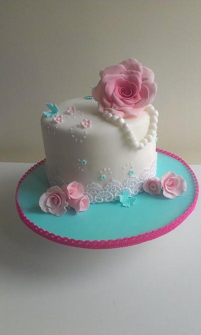 Rose, butterfly and pearls. - Cake by Amy