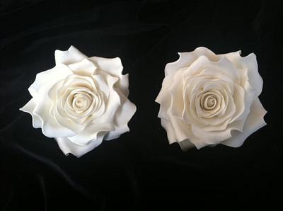 White gumpaste roses - Cake by SignatureCake