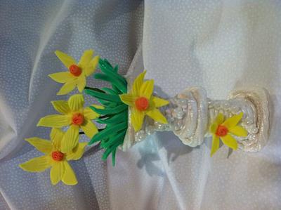 Easter Daffodil jardiniere cake topper - Cake by Elli Warren