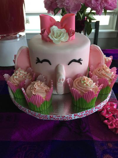 Baby elephant in pink - Cake by Laurie