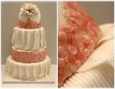 EDIBLE SEQUINS - Cake by Lara Costantini