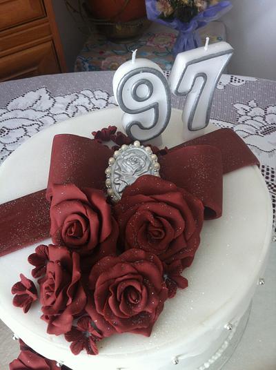 My Grandmothers 97th Birthday - Cake by CakeIndulgence