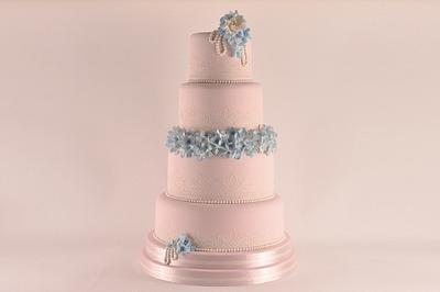 Elegant Wedding Cake  - Cake by Sue Field