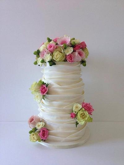 Spring wedding ruffles - Cake by Iced Creations