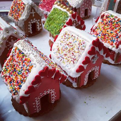 Miniature ginger bread houses  - Cake by Savyscakes