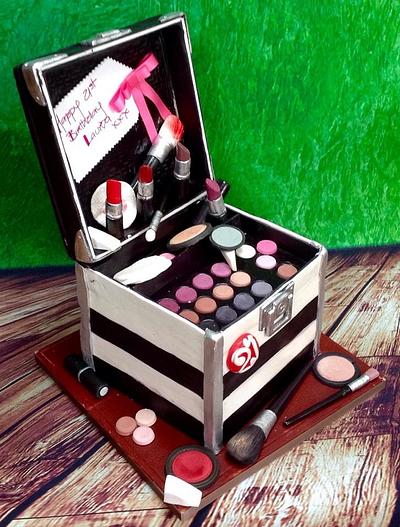 Make Up Case Birthday Cake - Cake by Niamh Geraghty, Perfectionist Confectionist