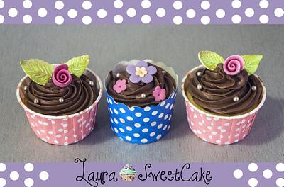 Cupcakes - Cake by Laura Dachman